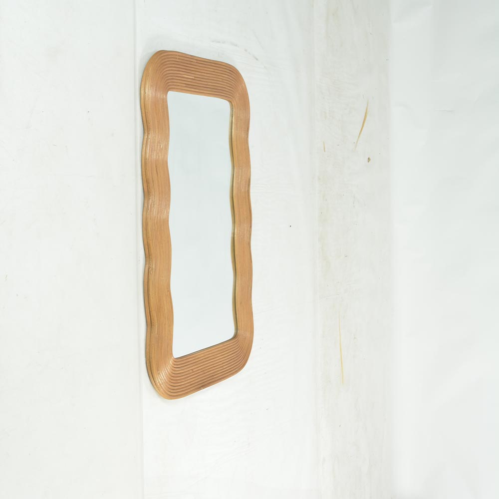 Espejo de pared Cloe con marco de fibra natural 60x90cm