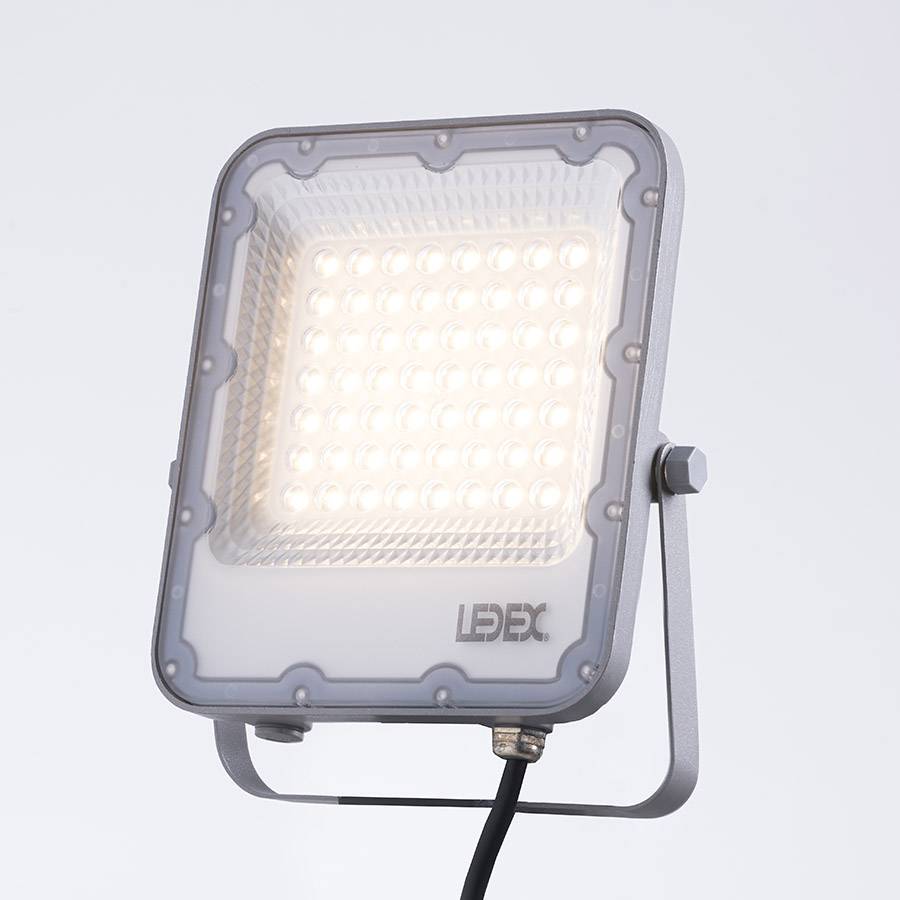 Proyector Led SMD 30W 3600LM 3000K FP>0.9 IK08 IP65