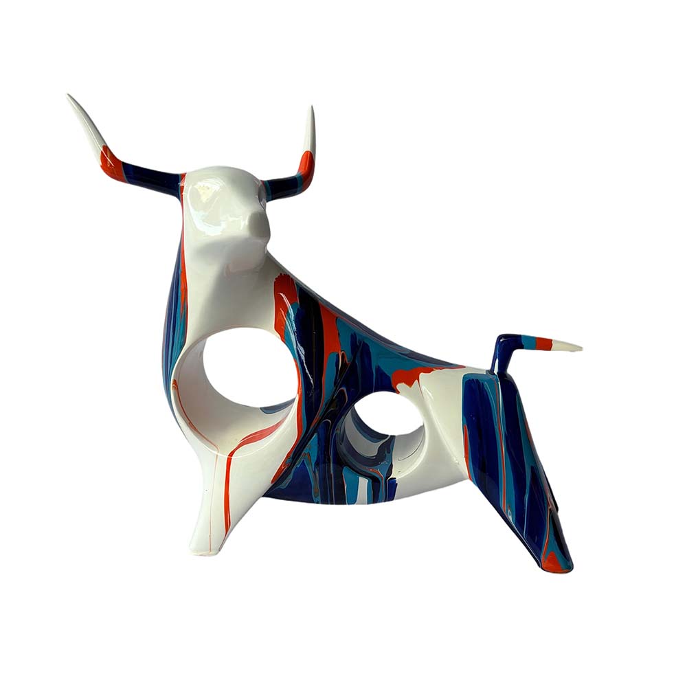 Figura Toro de resina blanco/azul/naranja 23cm