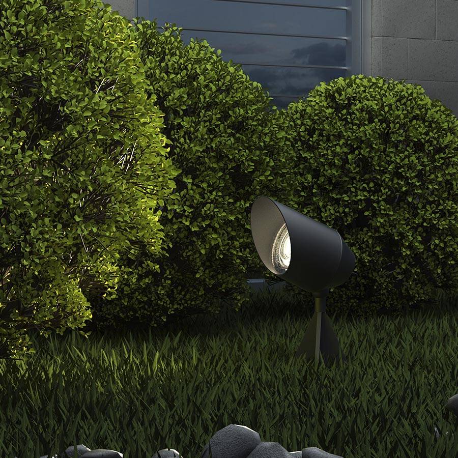 Luminaria LED tipo estaca c/enchufe negra luz fría 7W IP65